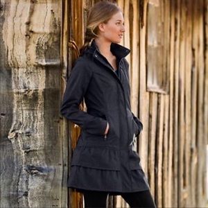 Herringbone ruffle tiered hem shelter cove athletic rain jacket